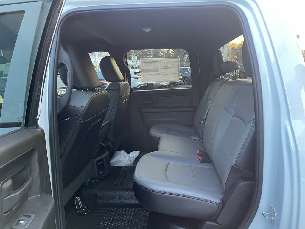 2024 Ram 3500 TRADESMAN CREW CAB 4X4 8&#39; BOX Orange MA