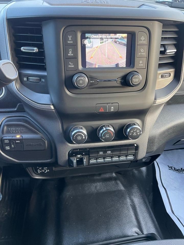2024 Ram 3500 TRADESMAN CREW CAB 4X4 8&#39; BOX Orange MA
