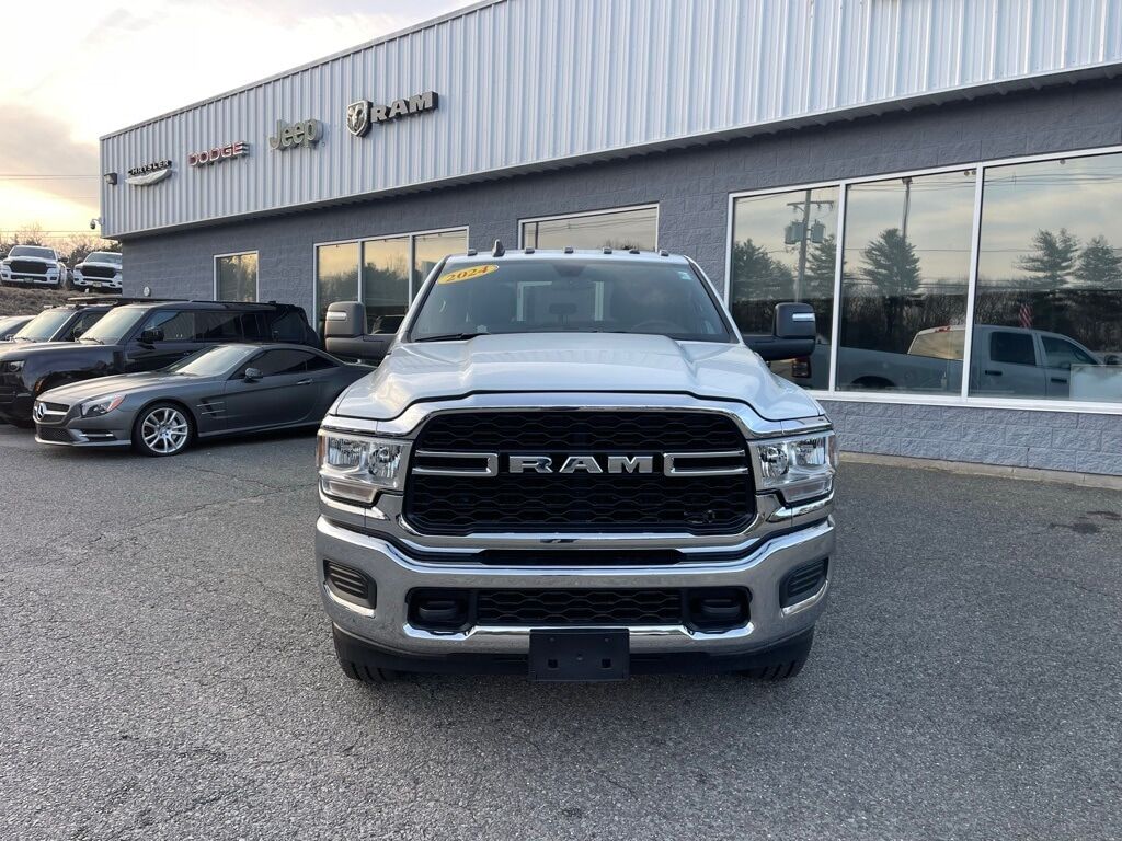 2024 Ram 3500 TRADESMAN CREW CAB 4X4 8&#39; BOX Orange MA