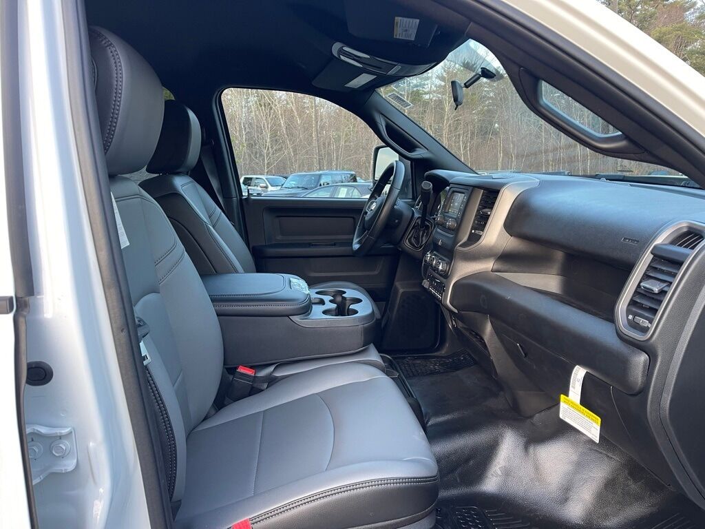 2024 Ram 3500 TRADESMAN CREW CAB 4X4 8&#39; BOX Orange MA