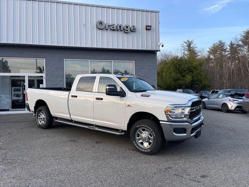 2024 Ram 3500 TRADESMAN CREW CAB 4X4 8&#39; BOX Orange MA