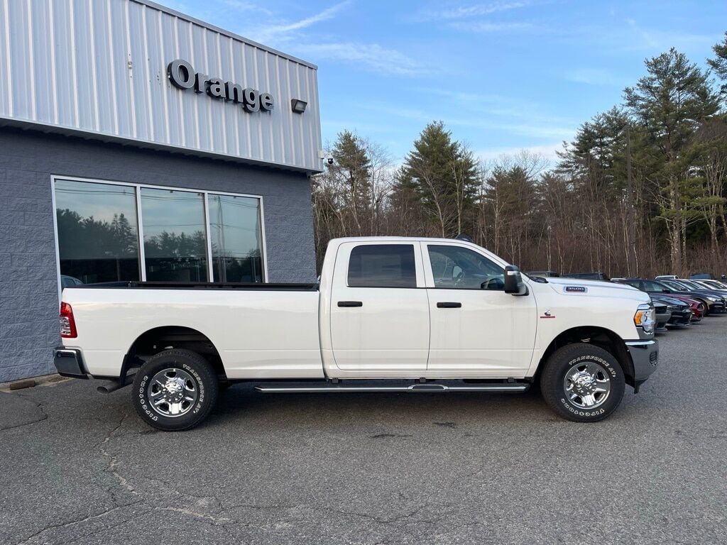 2024 Ram 3500 TRADESMAN CREW CAB 4X4 8&#39; BOX Orange MA