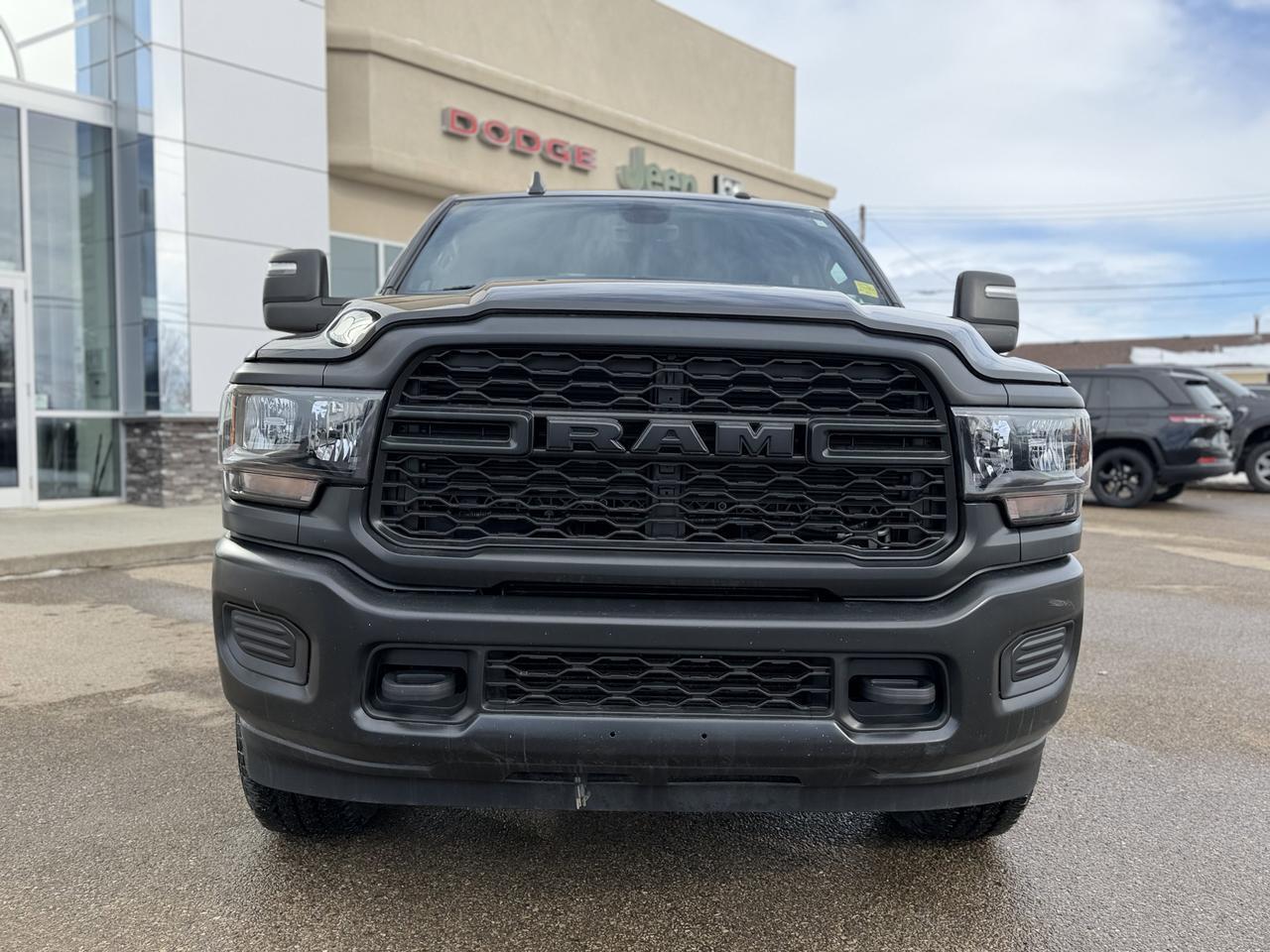 2024 Ram 3500 Tradesman Crew Cab 4X4 | 6.7L Cummins | 5th Wheel | Tradesman Level 2 Equip Pkg Redwater AB