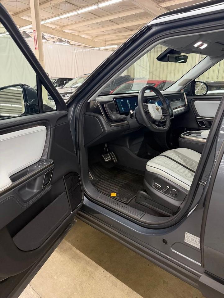 2024 Rivian R1S Portland OR