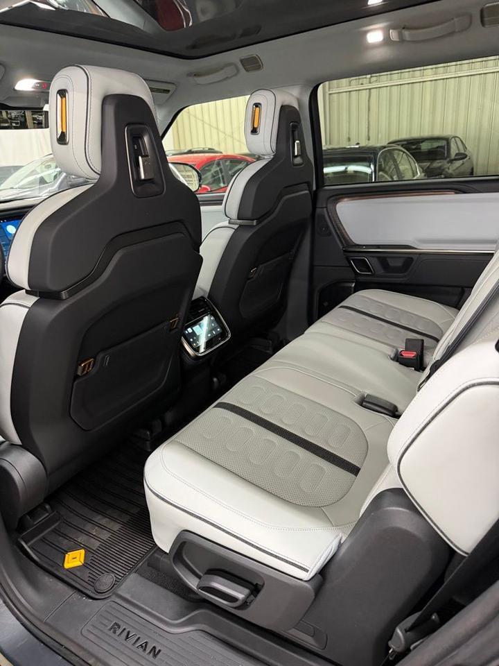 2024 Rivian R1S Portland OR