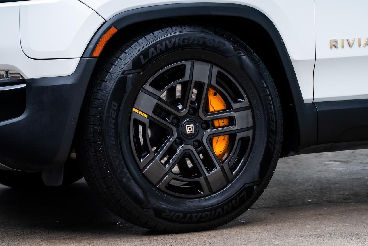2024 Rivian R1S Adventure 1 Owner / Vented Seats / 3rd Row Seats Portland OR