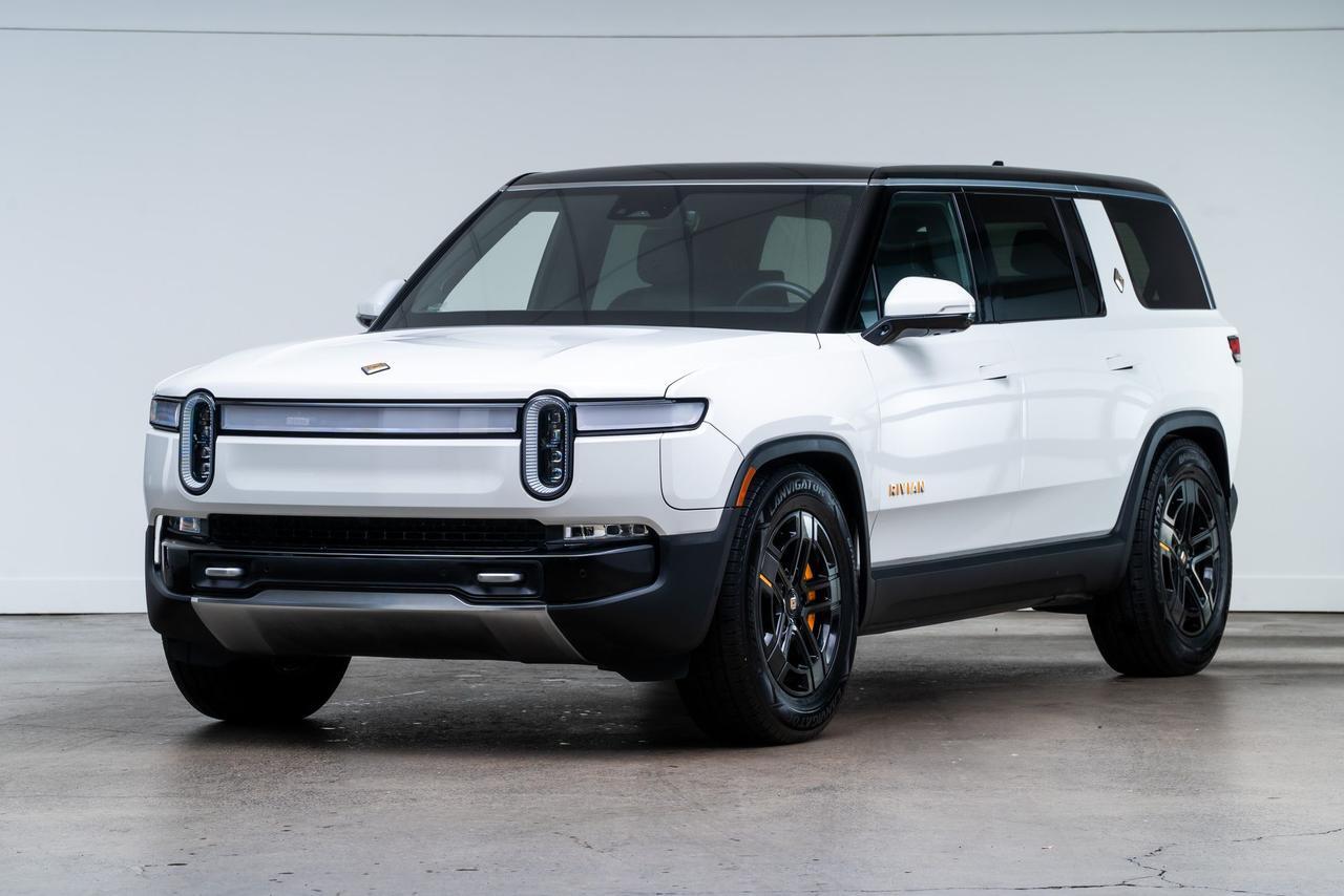 2024 Rivian R1S Adventure 1 Owner / Vented Seats / 3rd Row Seats Portland OR