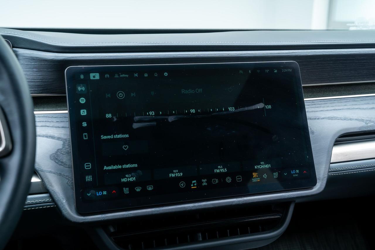 2024 Rivian R1S Adventure 1 Owner / Vented Seats / 3rd Row Seats Portland OR