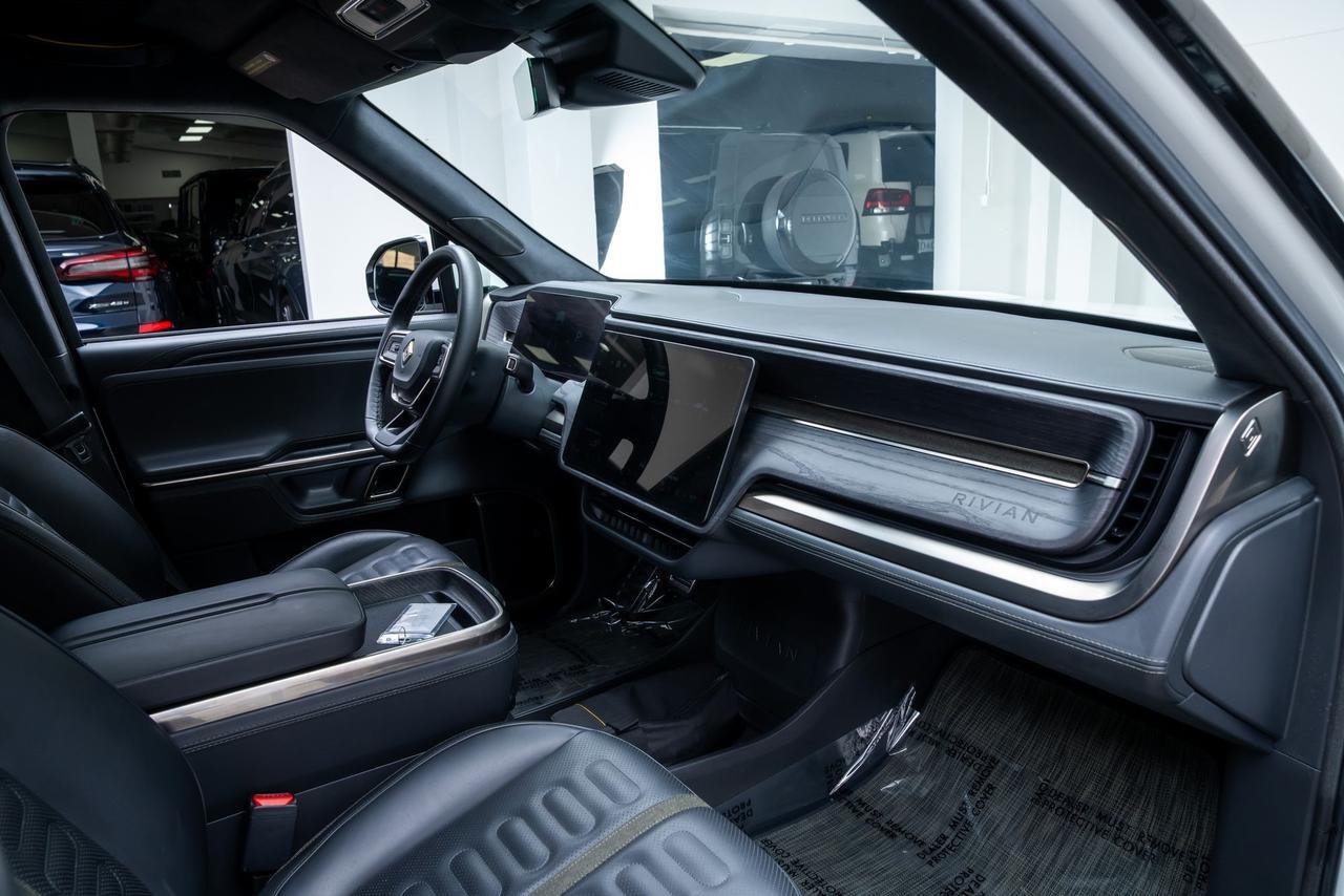 2024 Rivian R1S Adventure 1 Owner / Vented Seats / 3rd Row Seats Portland OR