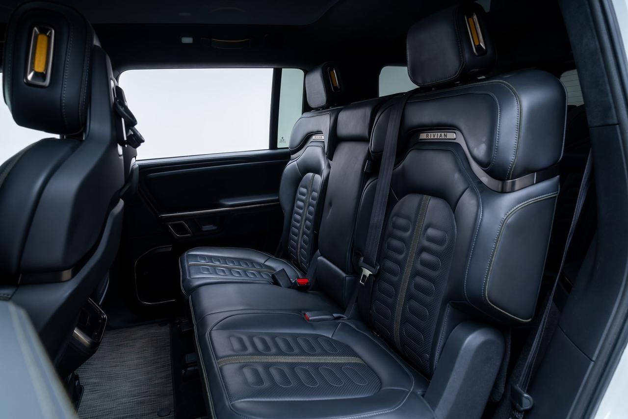 2024 Rivian R1S Adventure 1 Owner / Vented Seats / 3rd Row Seats Portland OR