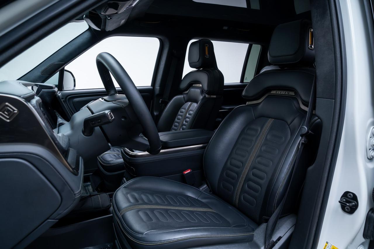 2024 Rivian R1S Adventure 1 Owner / Vented Seats / 3rd Row Seats Portland OR