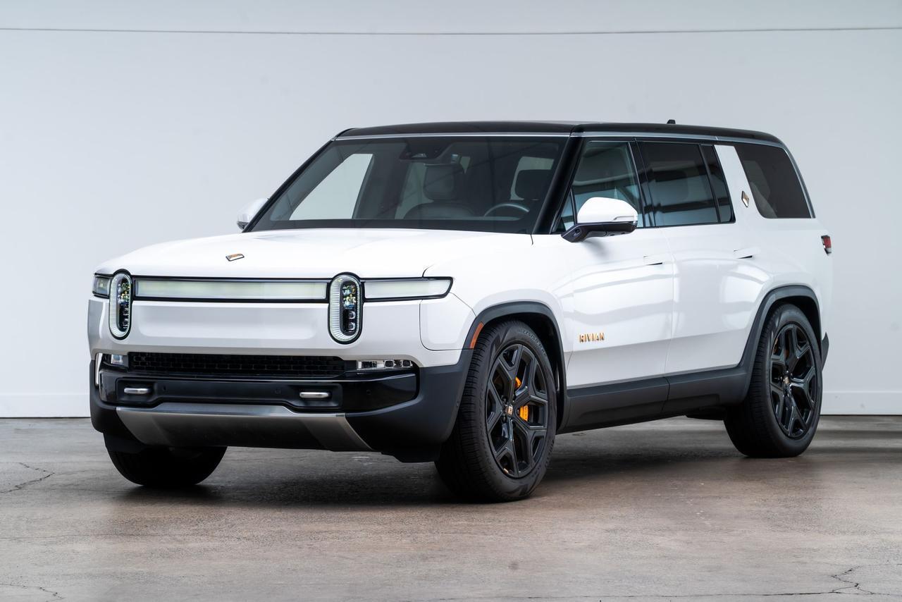 2024 Rivian R1S Adventure 1 Owner Vented Seats Portland OR