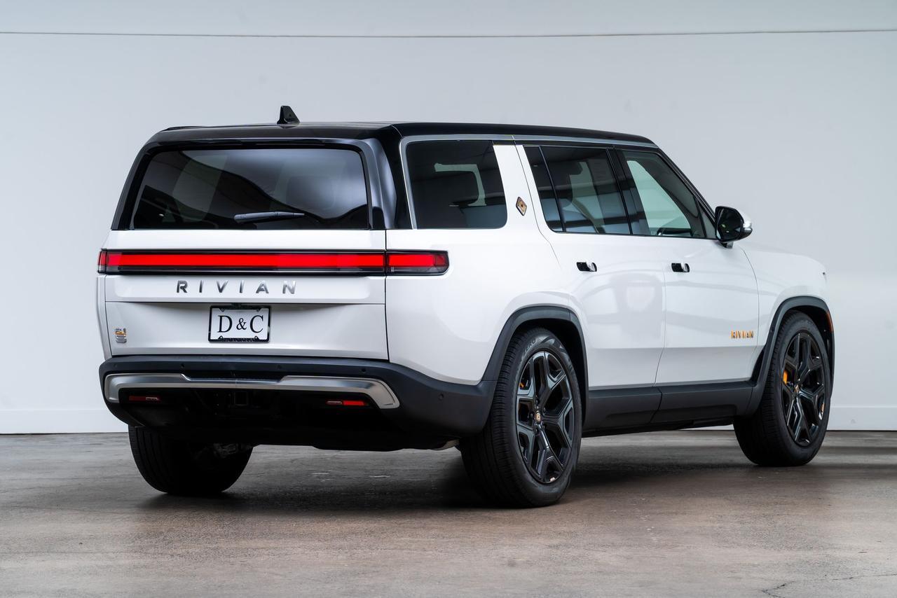 2024 Rivian R1S Adventure 1 Owner Vented Seats Portland OR