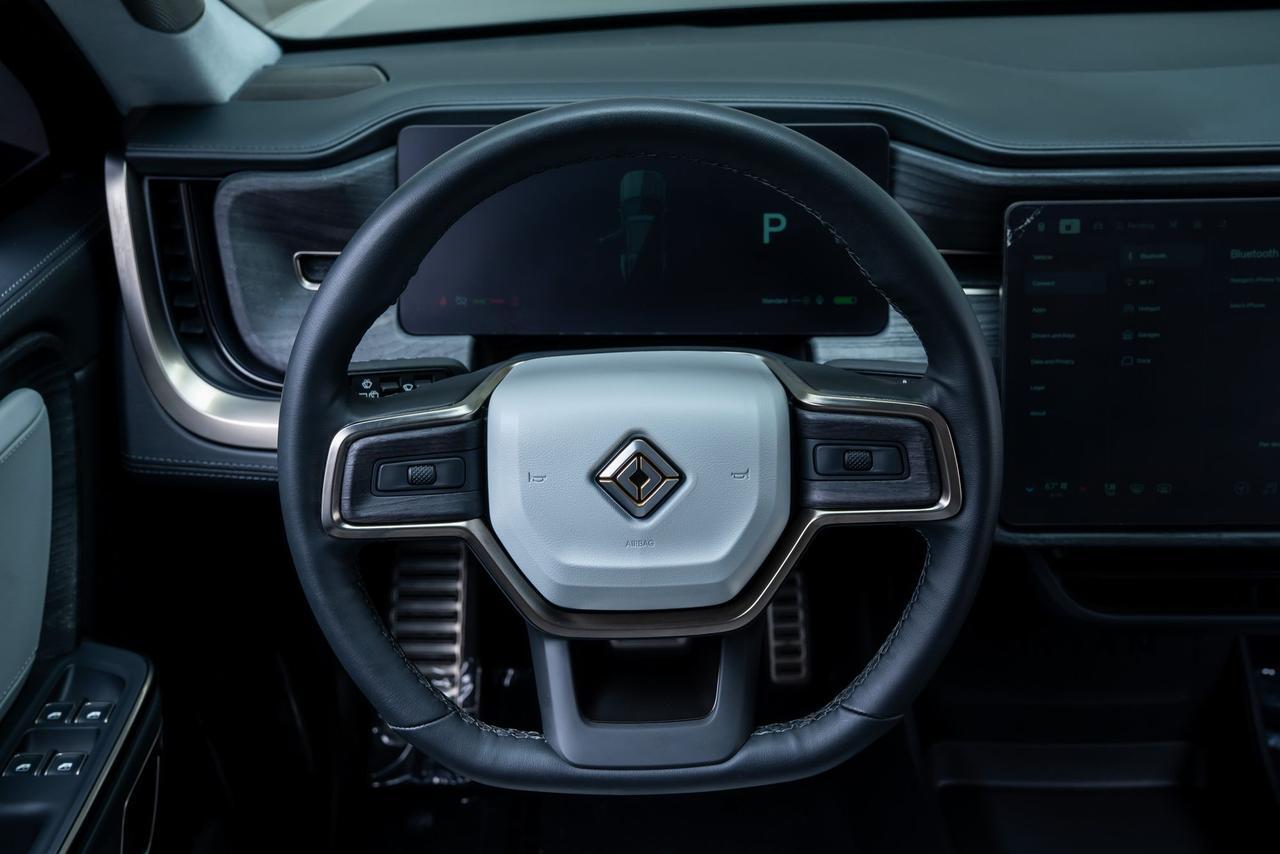 2024 Rivian R1S Adventure AWD Quad Motor Large Pack 3rd Row 1-Owner Portland OR