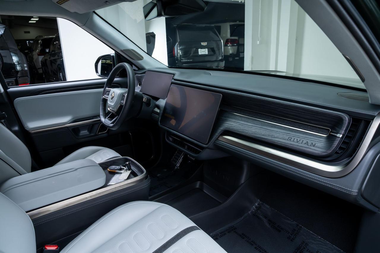 2024 Rivian R1S Adventure AWD Quad Motor Large Pack 3rd Row 1-Owner Portland OR
