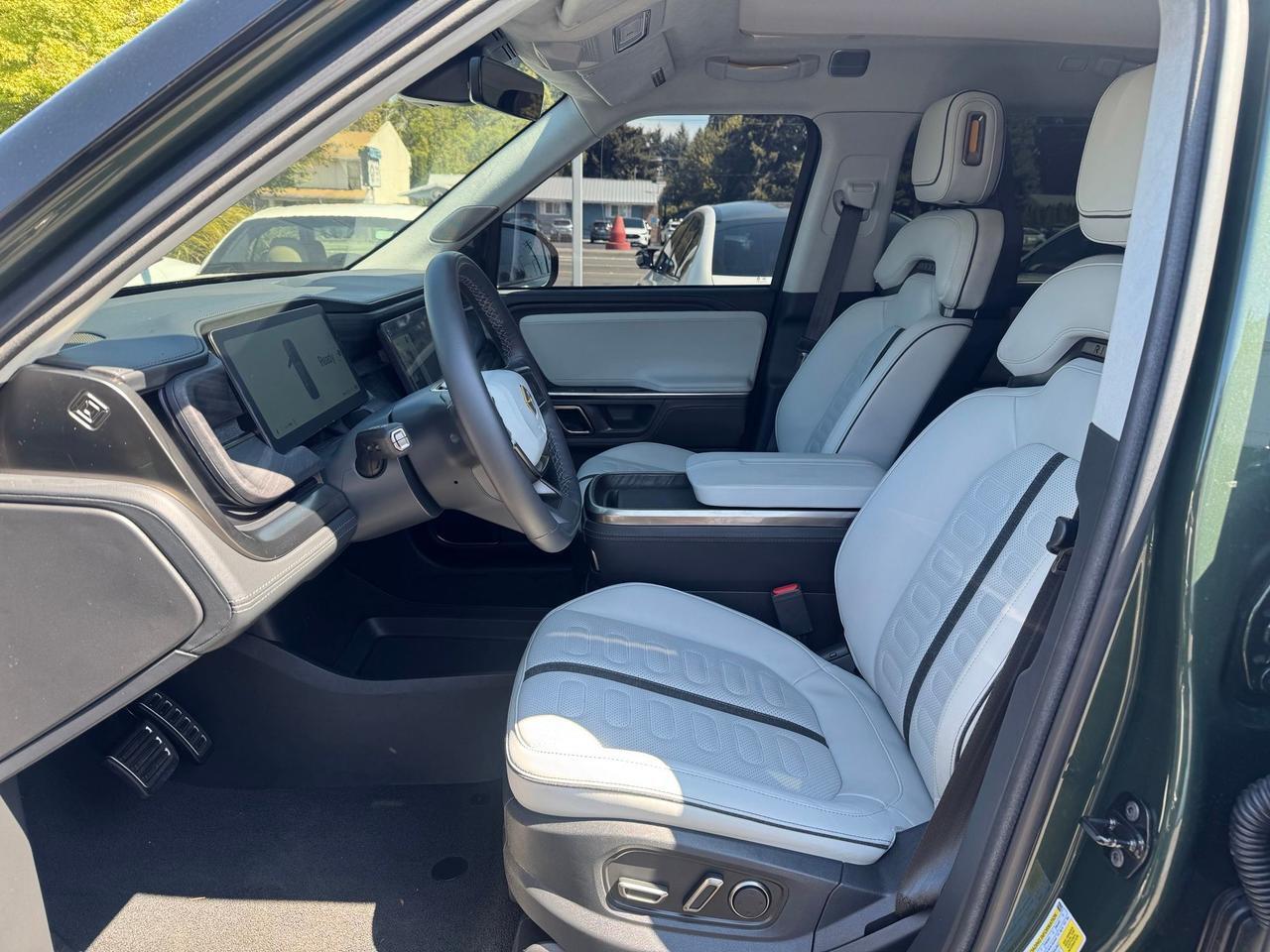 2024 Rivian R1S Adventure AWD Quad Motor Large Pack 3rd Row 1-Owner Portland OR
