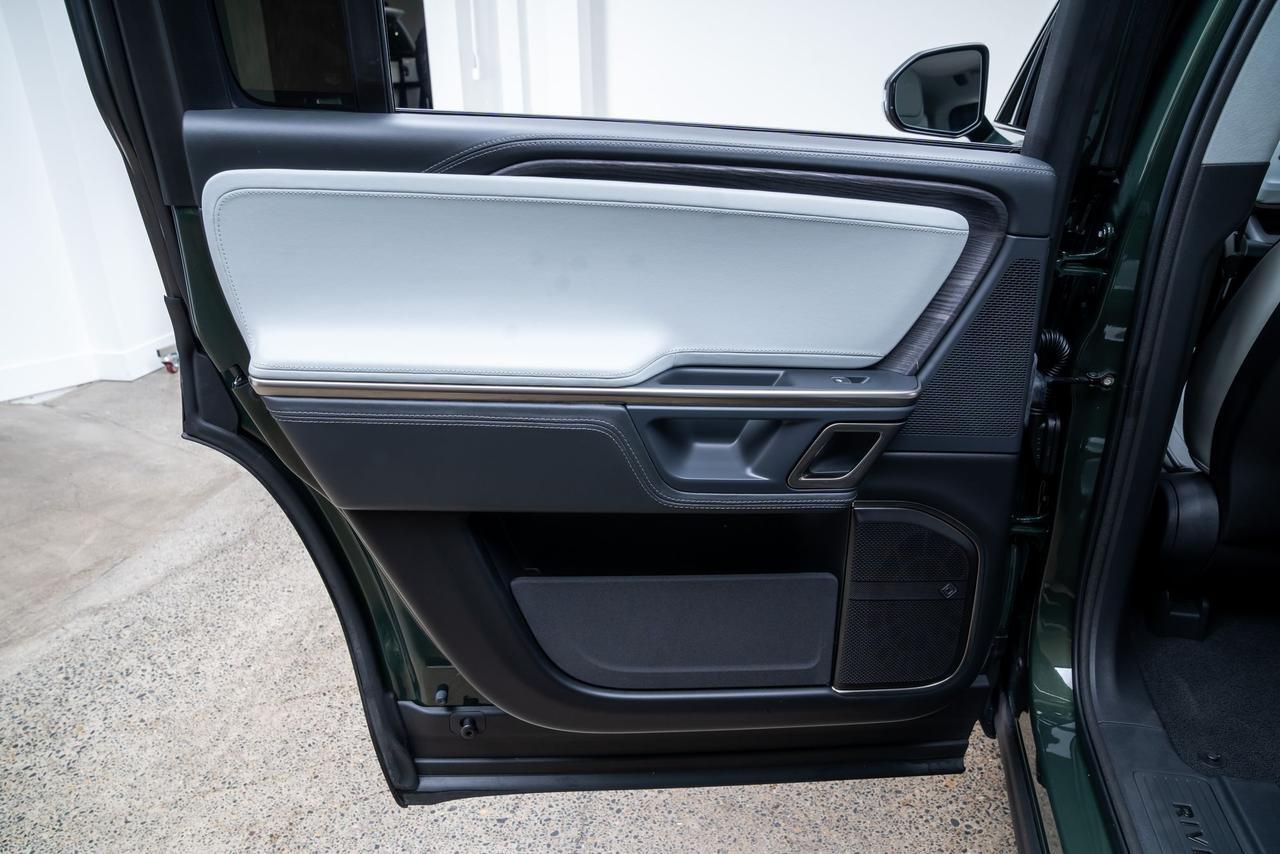 2024 Rivian R1S Adventure AWD Quad Motor Large Pack 3rd Row 1-Owner Portland OR