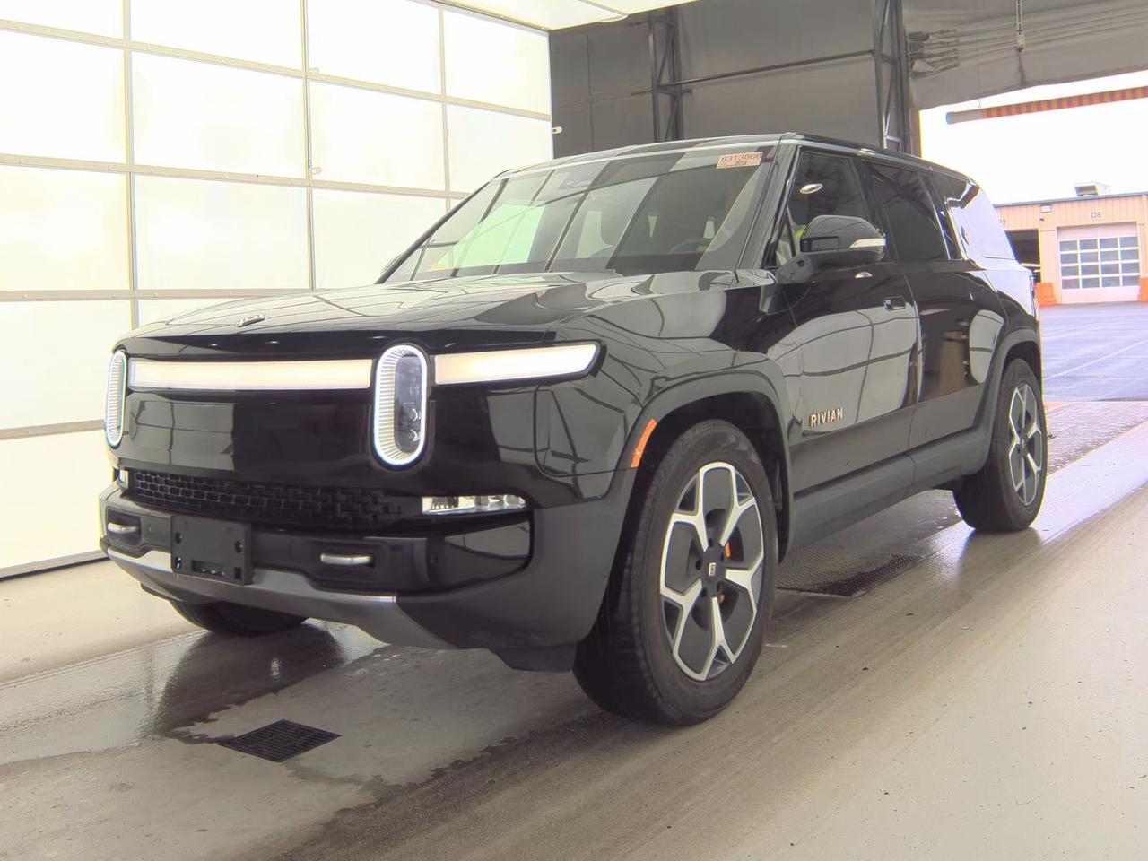 2024 Rivian R1S Adventure Quad-Motor Large Pack's photo