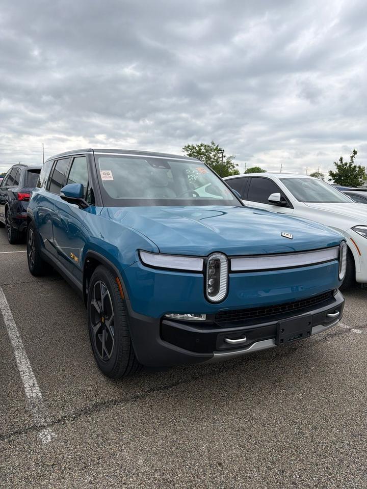 2024 Rivian R1S Adventure