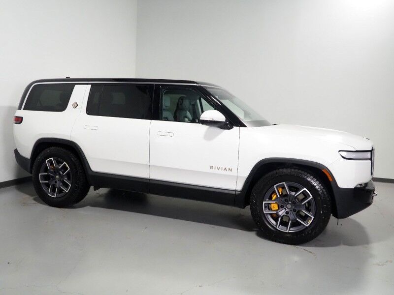 2024 Rivian R1S Adventure Package AWD *QUAD-MOTOR, LARGE BATTERY PACK, NAVIGATION, ADAPTIVE CRUISE, SAFETY ALERTS, 360 CAMERAS, PANO GLASS ROOF, LEATHER, CLIMATE SEATS, HEATED STEERING, 20 INCH WHEELS, MERIDIAN AUDIO, WIRELESS CHARGING