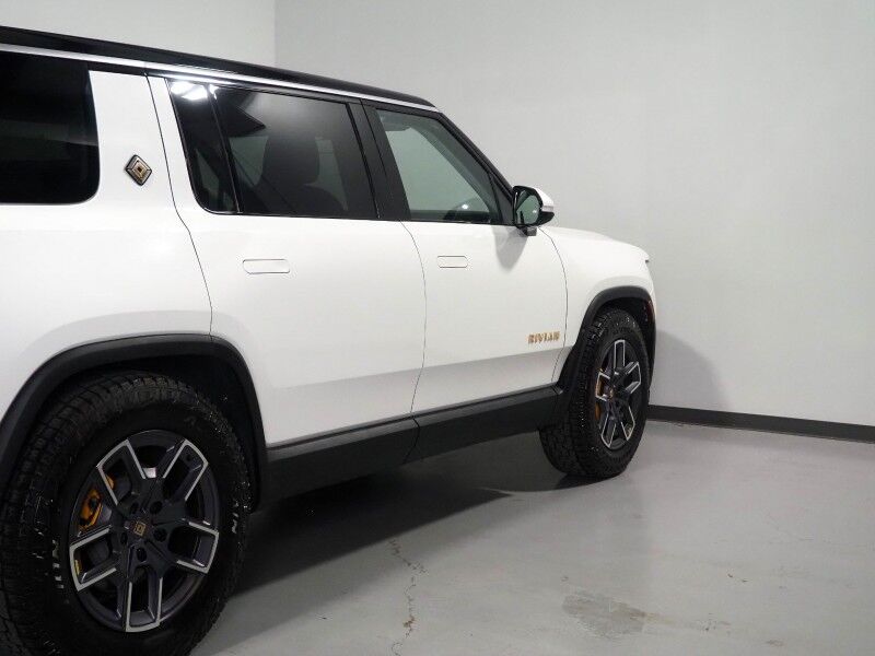 2024 Rivian R1S Adventure Package AWD *QUAD-MOTOR, LARGE BATTERY PACK, NAVIGATION, ADAPTIVE CRUISE, SAFETY ALERTS, 360 CAMERAS, PANO GLASS ROOF, LEATHER, CLIMATE SEATS, HEATED STEERING, 20 INCH WHEELS, MERIDIAN AUDIO, WIRELESS CHARGING Round Rock TX
