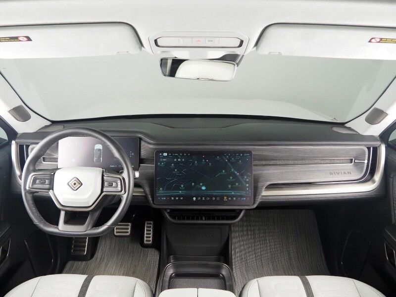 2024 Rivian R1S Adventure Package AWD *QUAD-MOTOR, LARGE BATTERY PACK, NAVIGATION, ADAPTIVE CRUISE, SAFETY ALERTS, 360 CAMERAS, PANO GLASS ROOF, LEATHER, CLIMATE SEATS, HEATED STEERING, 20 INCH WHEELS, MERIDIAN AUDIO, WIRELESS CHARGING