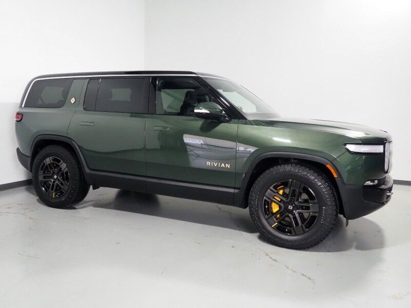 2024 Rivian R1S Adventure Package AWD *QUAD-MOTOR, LARGE BATTERY PACK, NAVIGATION, ADAPTIVE CRUISE, SAFETY ALERTS, 360 CAMERAS, PANO GLASS ROOF, LEATHER, CLIMATE SEATS, HEATED STEERING, 20 INCH WHEELS, MERIDIAN AUDIO, WIRELESS CHARGING