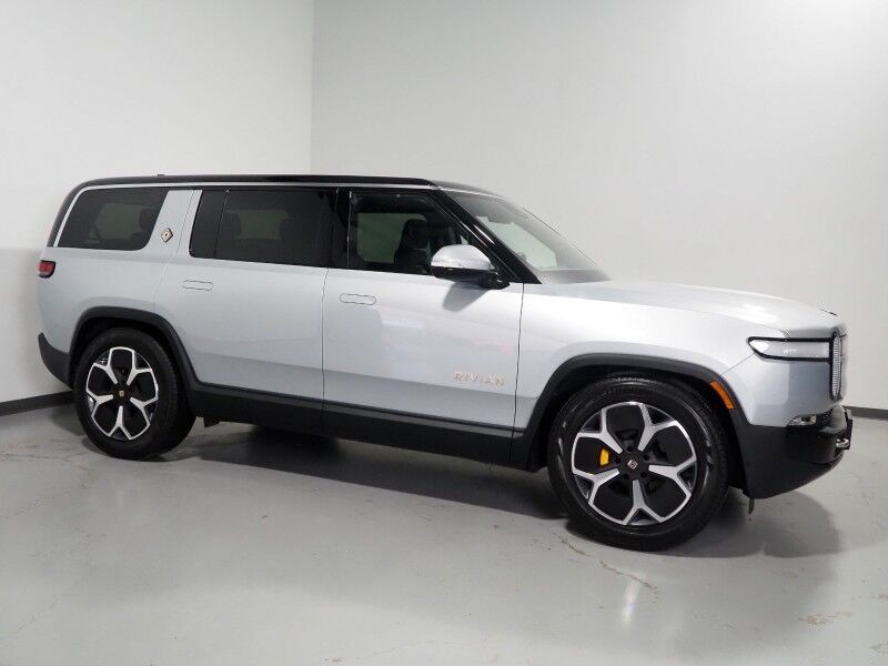 2024 Rivian R1S Adventure Package AWD *QUAD-MOTOR, LARGE BATTERY PACK, NAVIGATION, ADAPTIVE CRUISE, SAFETY ALERTS, 360 CAMERAS, PANO GLASS ROOF, LEATHER, CLIMATE SEATS, HEATED STEERING, 21 INCH WHEELS, MERIDIAN AUDIO, WIRELESS CHARGING