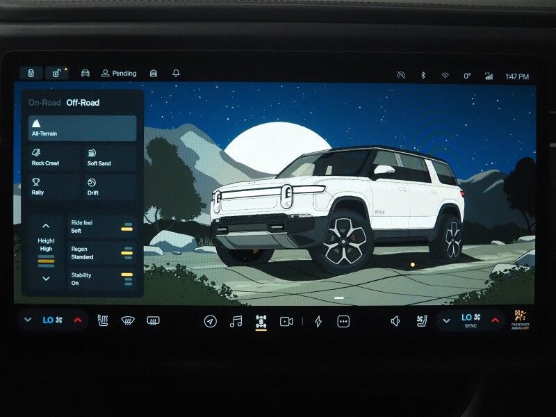 2024 Rivian R1S Adventure Package AWD *QUAD-MOTOR, LARGE BATTERY PACK, NAVIGATION, ADAPTIVE CRUISE, SAFETY ALERTS, 360 CAMERAS, PANO GLASS ROOF, LEATHER, CLIMATE SEATS, HEATED STEERING, 21 INCH WHEELS, MERIDIAN AUDIO, WIRELESS CHARGING Round Rock TX