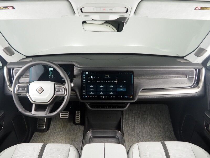 2024 Rivian R1S Adventure Package AWD *QUAD-MOTOR, LARGE BATTERY PACK, NAVIGATION, ADAPTIVE CRUISE, SAFETY ALERTS, 360 CAMERAS, PANO GLASS ROOF, LEATHER, CLIMATE SEATS, HEATED STEERING, 21 INCH WHEELS, MERIDIAN AUDIO, WIRELESS CHARGING