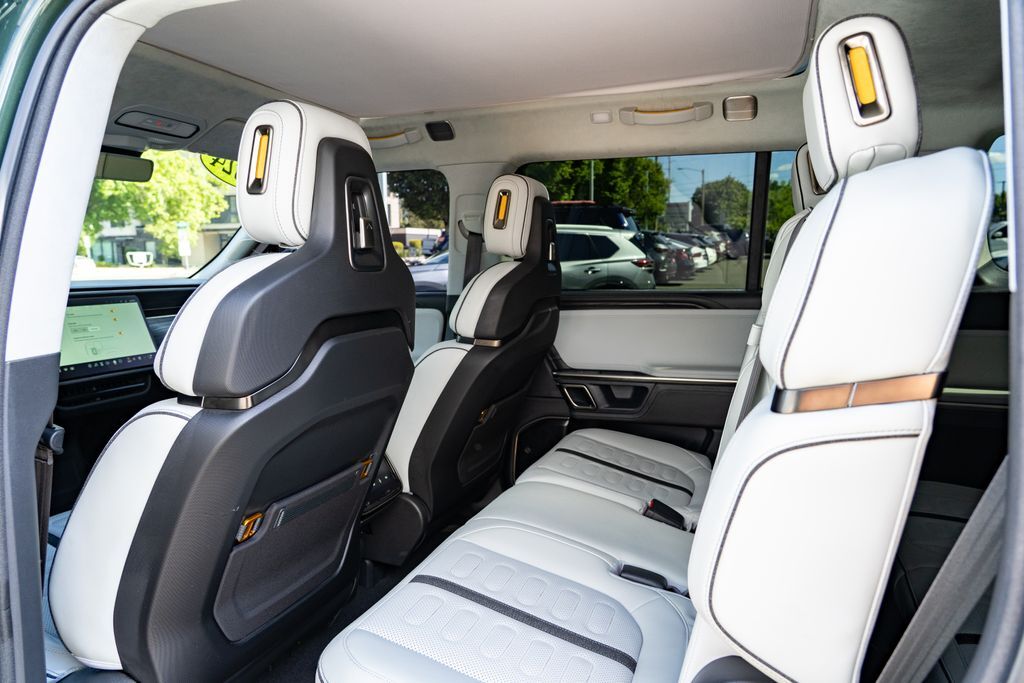 2024 Rivian R1S Adventure Beaverton OR