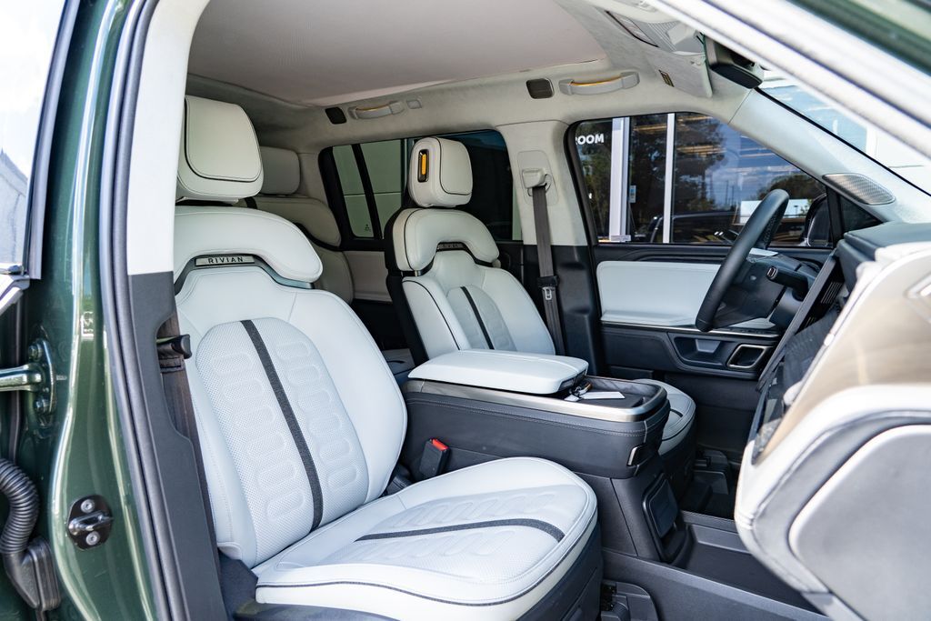 2024 Rivian R1S Adventure Beaverton OR