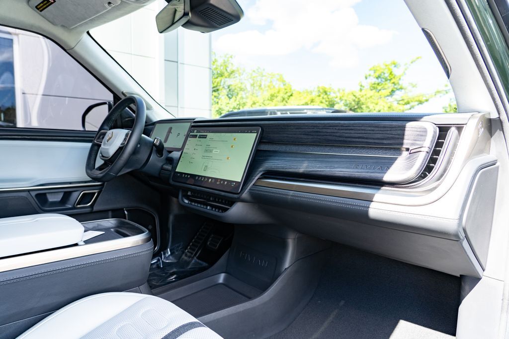 2024 Rivian R1S Adventure Beaverton OR
