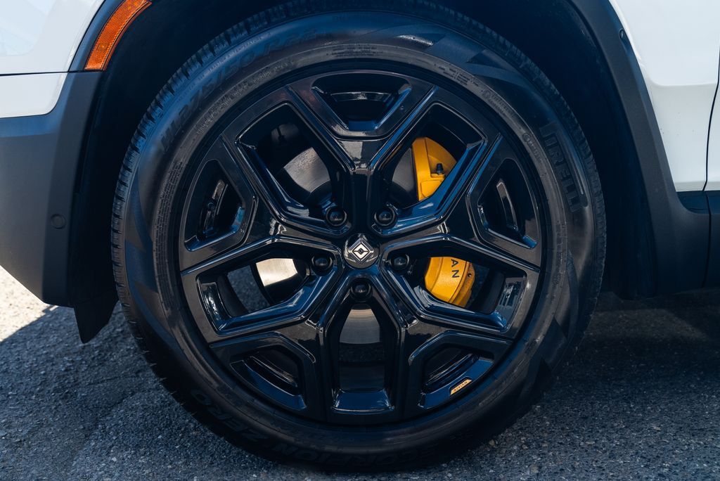 2024 Rivian R1S Adventure Milwaukie OR
