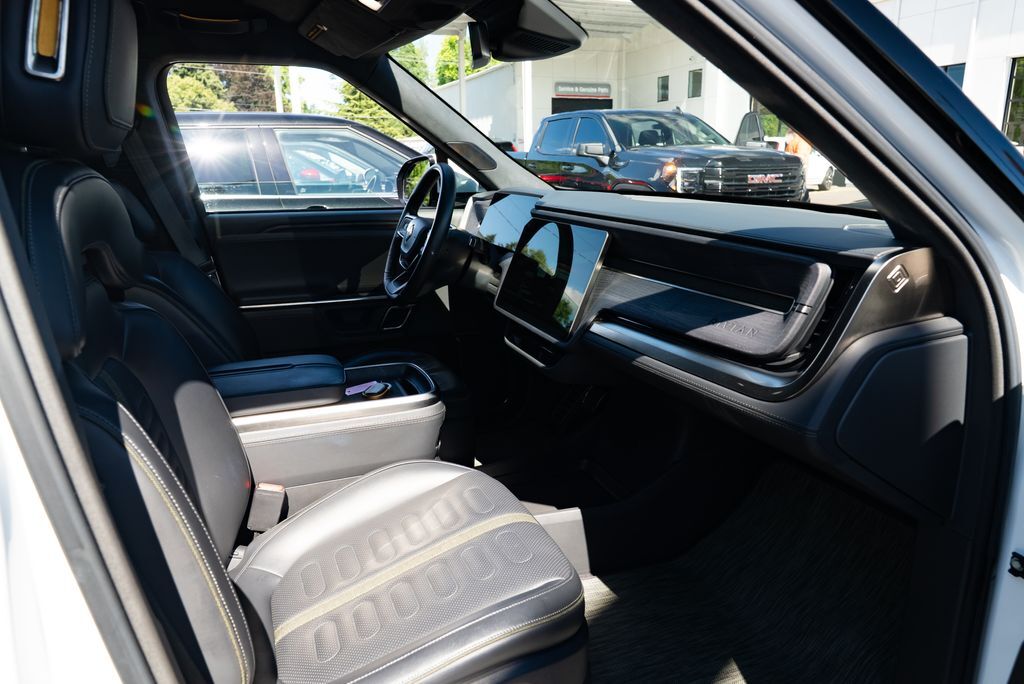 2024 Rivian R1S Adventure Milwaukie OR