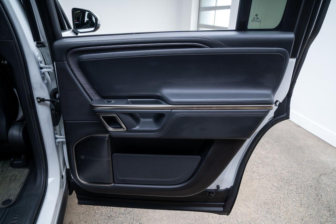 2024 Rivian R1S Adventure Quad Motor Large Pack 1 Owner / Vented Seats / 3rd Row Seats Portland OR