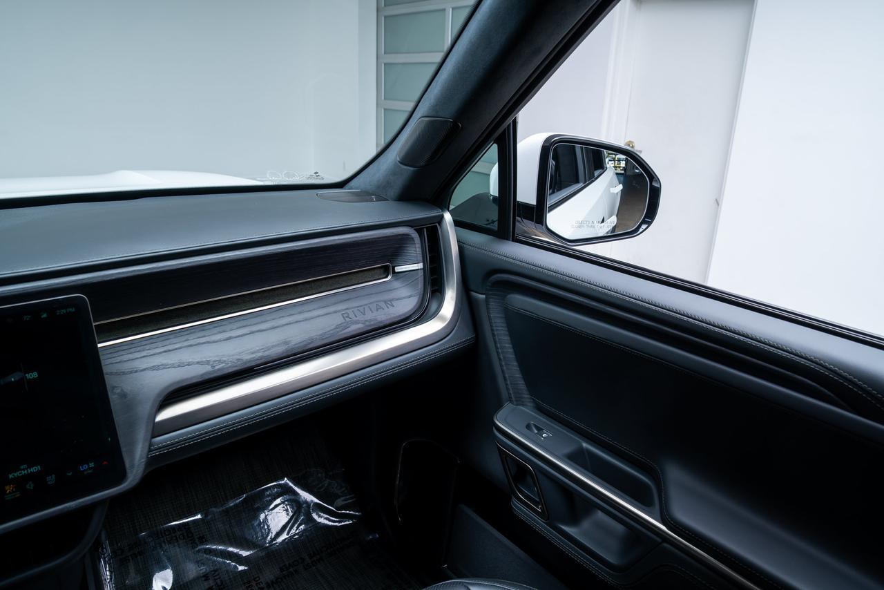 2024 Rivian R1S Adventure Quad Motor Large Pack 1 Owner / Vented Seats / 3rd Row Seats Portland OR