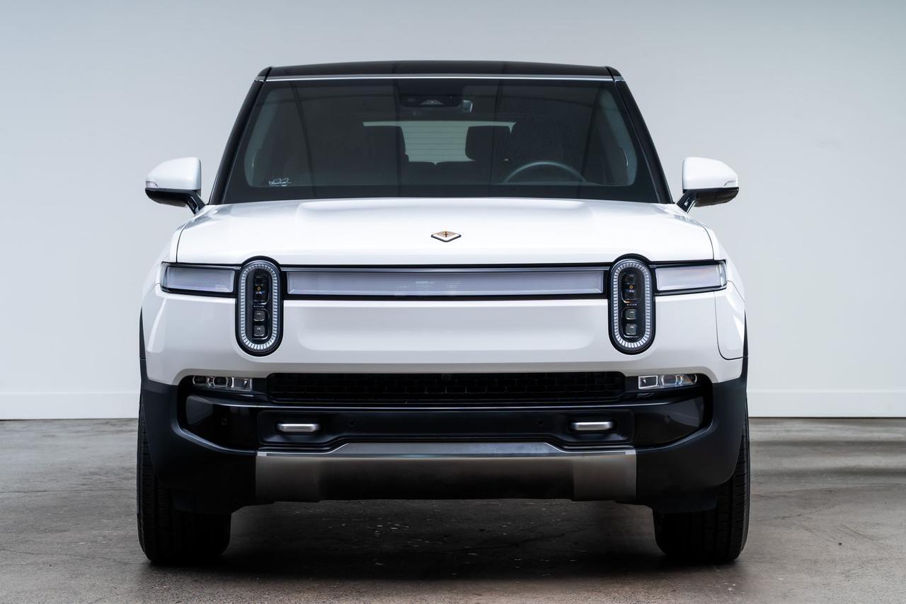2024 Rivian R1S Adventure Quad Motor Large Pack 1 Owner / Vented Seats / 3rd Row Seats Portland OR