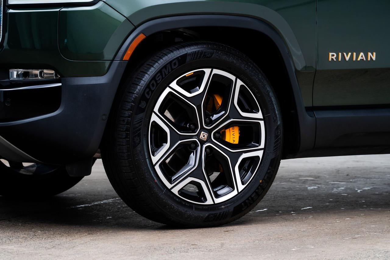 2024 Rivian R1S Adventure Quad Motor Large Pack AWD Quad Motor Large Pack 3rd Row 1-Owner Portland OR