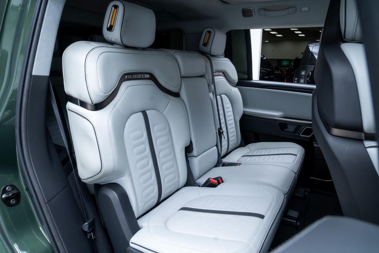 2024 Rivian R1S Adventure Quad Motor Large Pack AWD Quad Motor Large Pack 3rd Row 1-Owner Portland OR