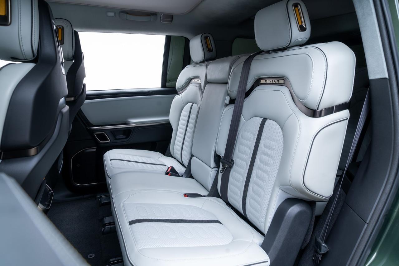 2024 Rivian R1S Adventure Quad Motor Large Pack AWD Quad Motor Large Pack 3rd Row 1-Owner Portland OR