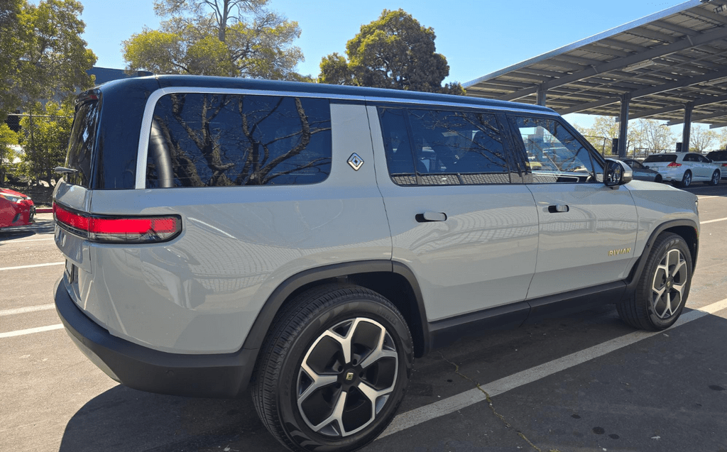 2024 Rivian R1S Adventure Tigard OR