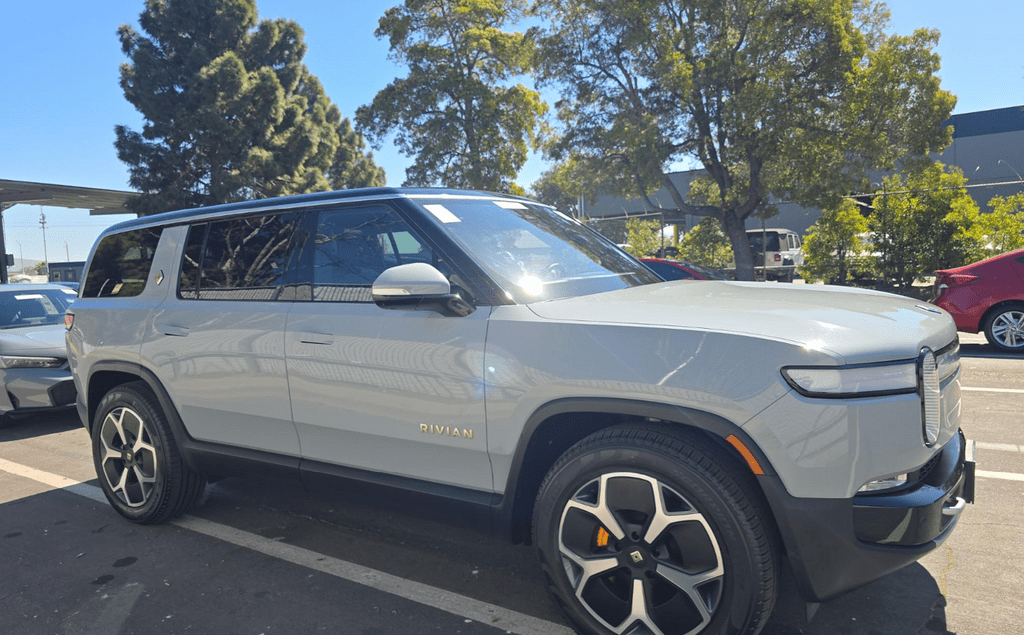 2024 Rivian R1S Adventure Tigard OR
