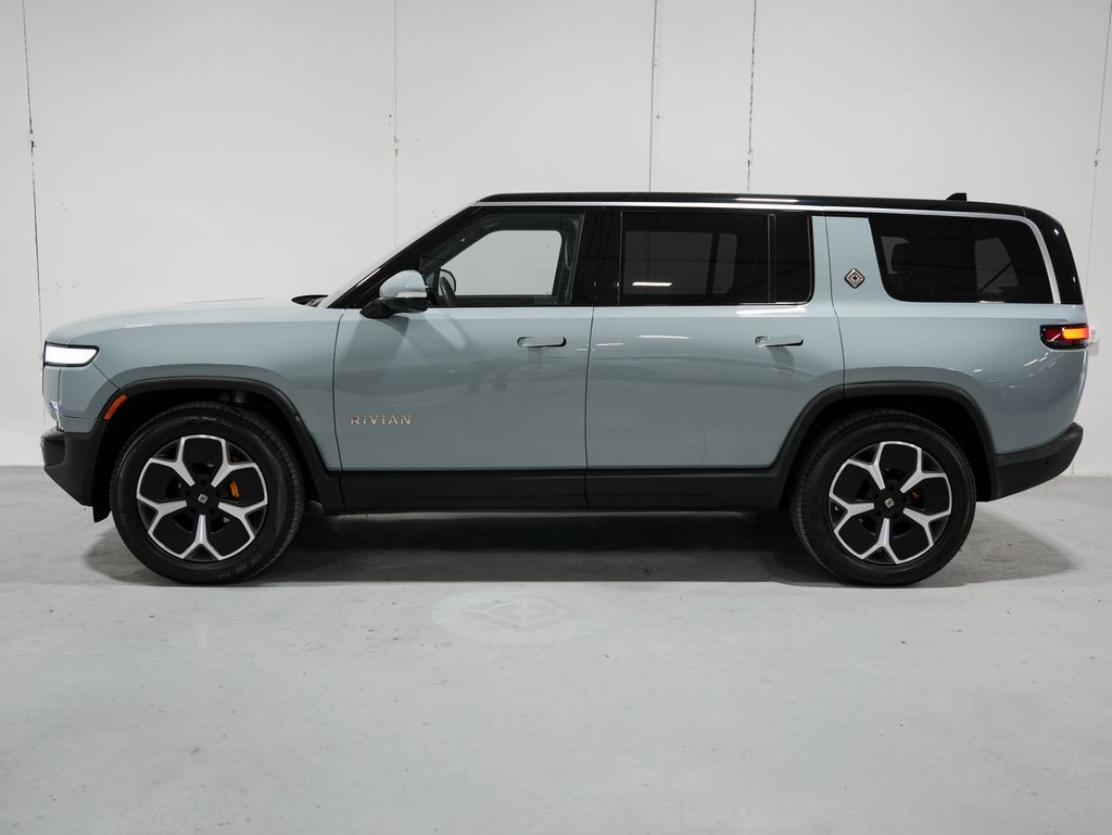 2024 Rivian R1S Adventure