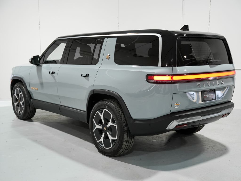 2024 Rivian R1S Adventure