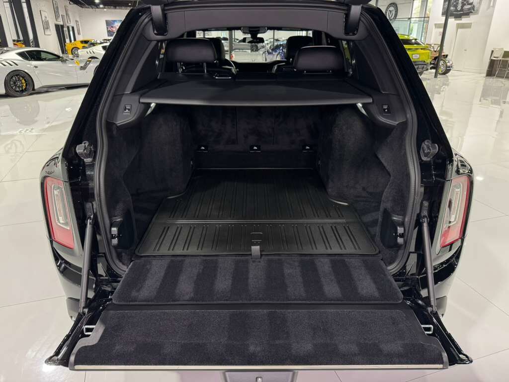2024 Rolls-Royce Cullinan Black Diamond paint, Bespoke Audio system, shooting star headliner AND MUCH MORE!! Fort Lauderdale FL