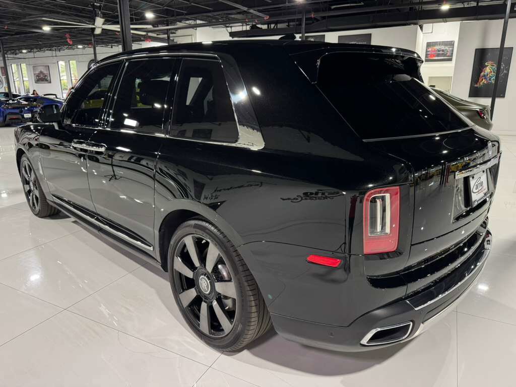 2024 Rolls-Royce Cullinan Black Diamond paint, Bespoke Audio system, shooting star headliner AND MUCH MORE!! Fort Lauderdale FL