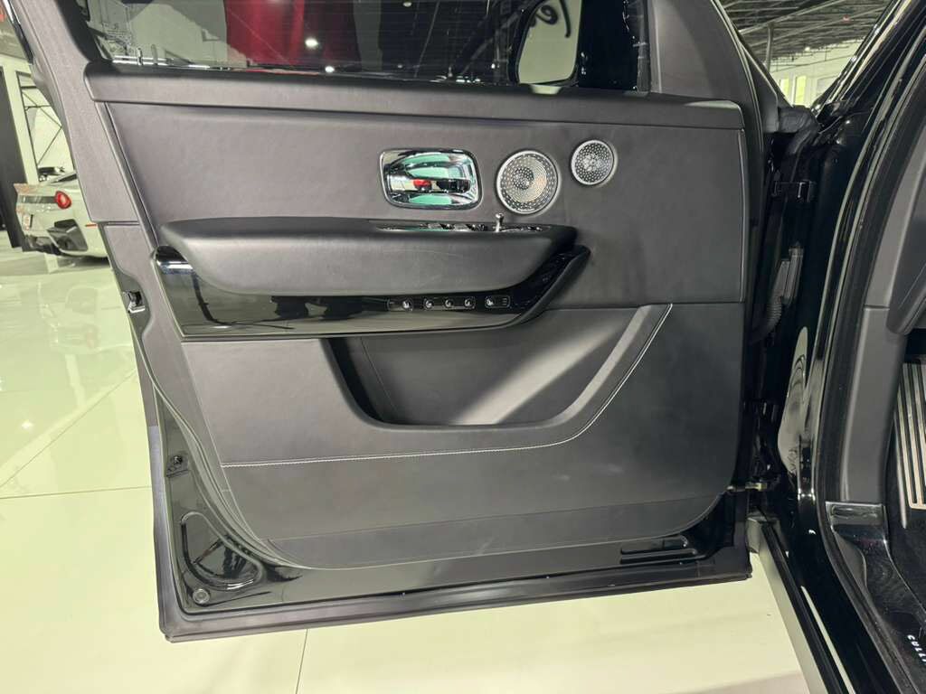 2024 Rolls-Royce Cullinan Black Diamond paint, Bespoke Audio system, shooting star headliner AND MUCH MORE!! Fort Lauderdale FL