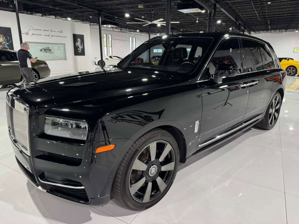 2024 Rolls-Royce Cullinan Black Diamond paint, Bespoke Audio system, shooting star headliner AND MUCH MORE!!