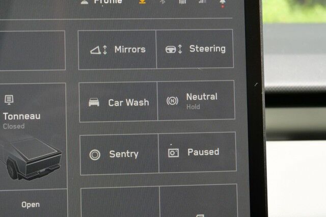 2024 Tesla Cybertruck / AWD / Power Bed Cover / Autopilot! High Point NC